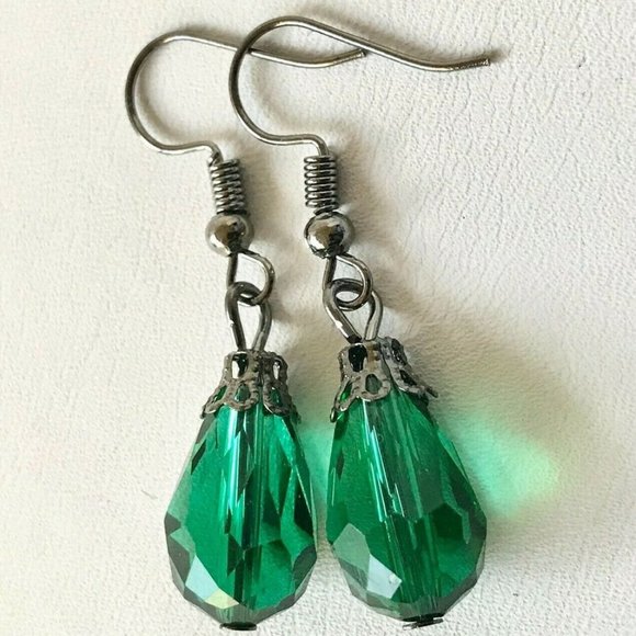 Emerald Green Glass Bead Earrings Teardrop Vintage Baroque Style Silver Plated - Picture 1 of 11